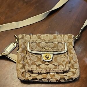 Coach Crossbody. PENELOPE Turnlock 90's Vintage Bag.